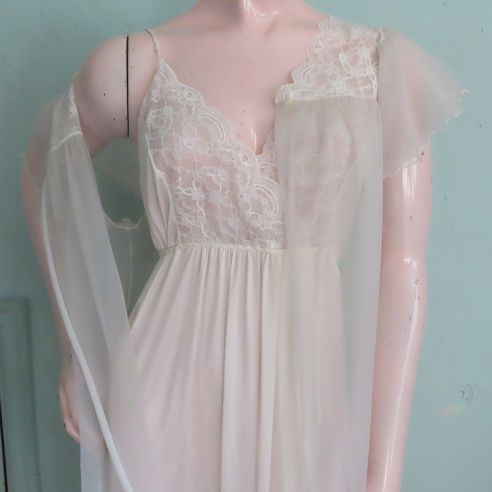 Vintage Gilead Peignoir Robe Gown White Nylon S
